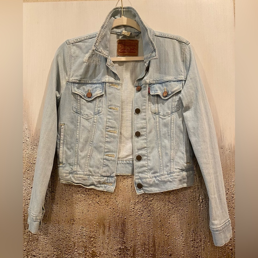 Levi's Classic Light Blue Jean Jacket - Picture 2 of 14